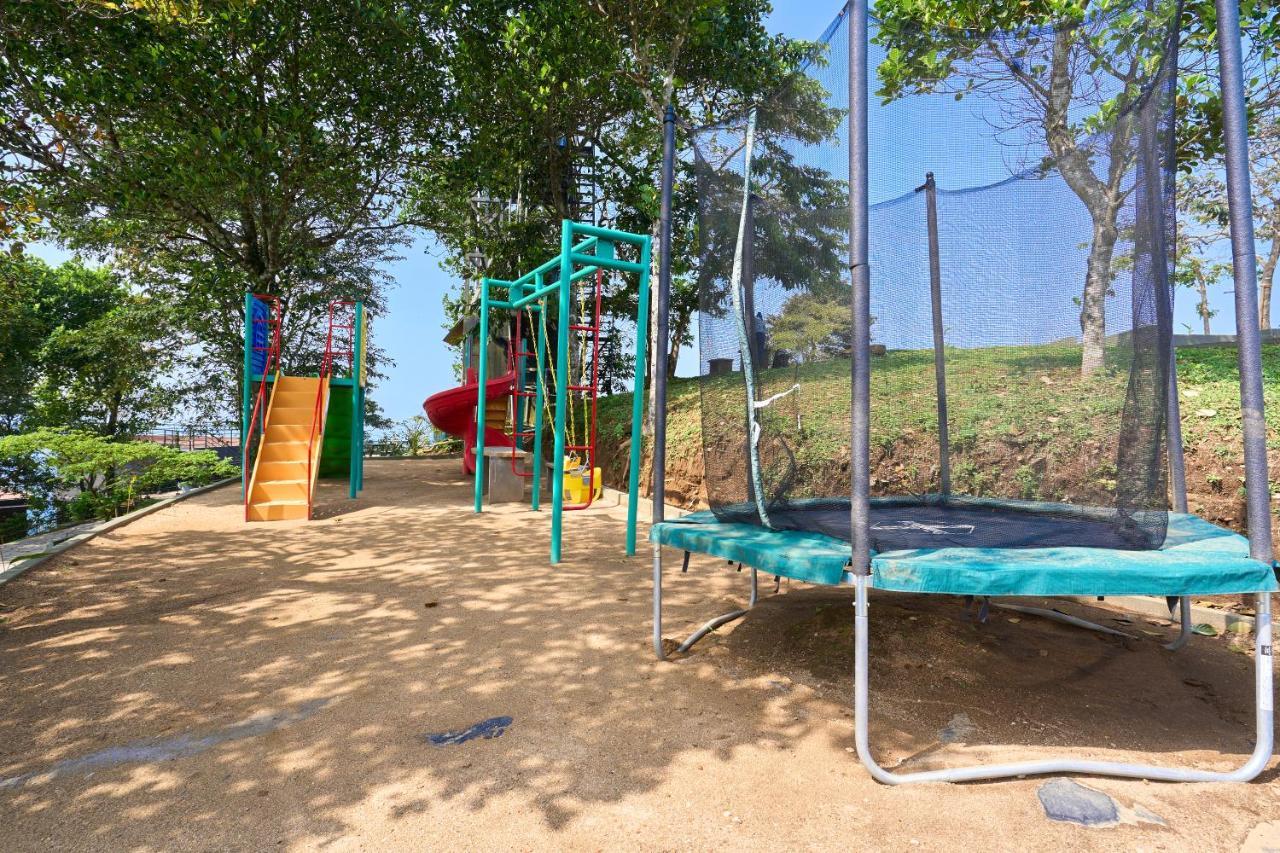 Haze And Kites Resort Munnar Exterior photo