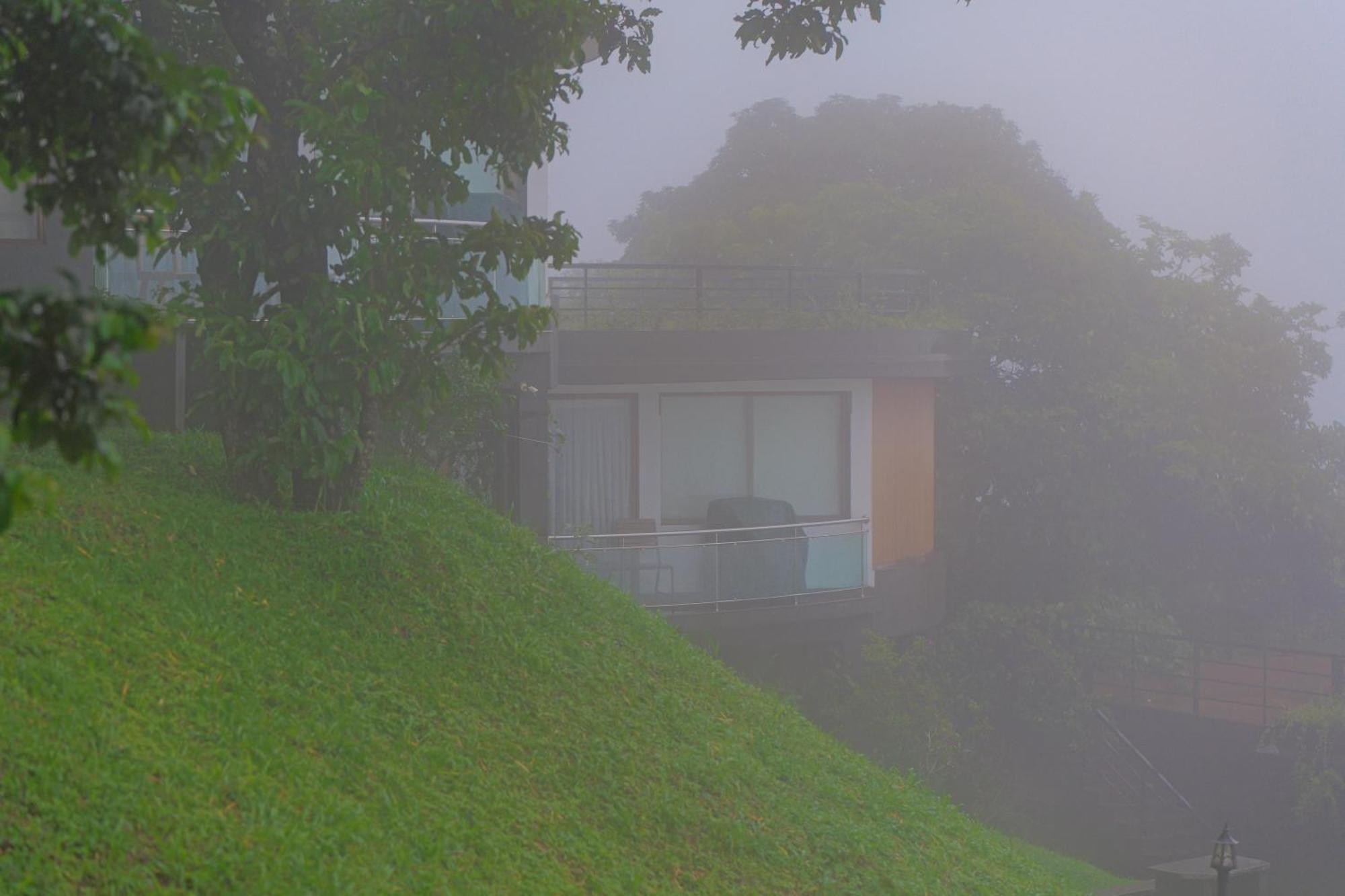 Haze And Kites Resort Munnar Exterior photo